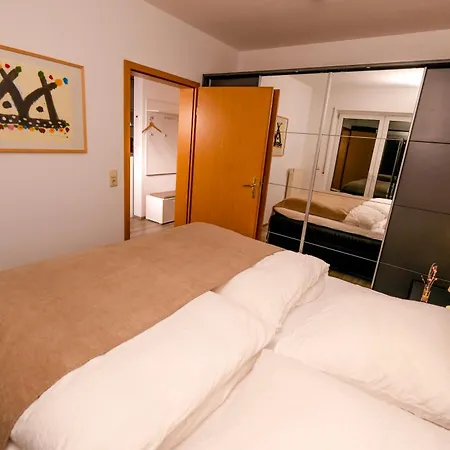 Business Apartment *