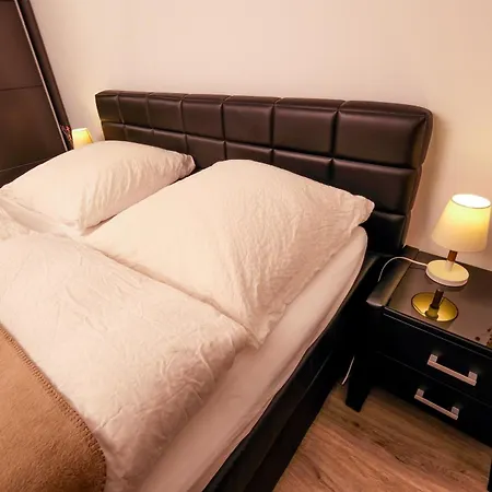Business Apartment *